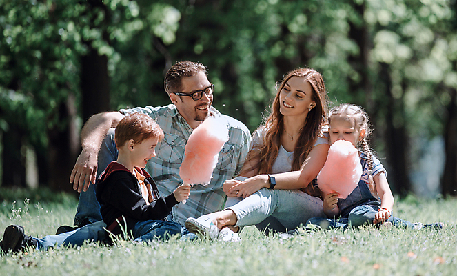 포토 JPG 해외이미지 전신 라이프스타일 공원 여자 남자 딸 행복 아들 어린이 가족 자연 엄마 휴가 함께함 건강 들기 앉기 소년 잔디 여러명 상반신 성인 야외 앞모습 옆모습 맑음 봄 육아 아빠 솜사탕 해외포토 식물 계절 공공시설 감정 뷰포인트 다수 컨셉 관계 모션 날씨 디저트 사람 생활 생태계 파일형식 이미지허브
