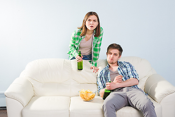 포토 JPG 해외이미지 여자 남자 행복 스포츠 응원 주택 함께함 실내 매달리기 3 미소 사람 앉기 경기 두명 컵 친구 청춘 소파 세계 축구 텔레비전 경쟁 우정 기쁨 게임 표현 우승 부채 그룹 손목시계 흥분 점수 골 지원 해외포토 식기 감정 시계 컨셉 의자 장신구 관계 모션 놀이 표정 내부 건물 전자제품 구기 최고 파일형식 이미지허브