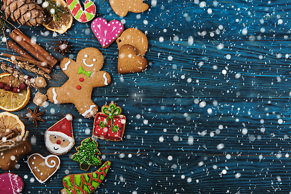 포토 JPG 해외이미지 크리스마스 실내 사람없음 선물상자 쿠키 산타모양 진저맨 진저쿠키 카피스페이스 나무배경 해외포토 모양 기념일 백그라운드 디저트 선물 내부 상자 산타클로스 공백 파일형식 이미지허브