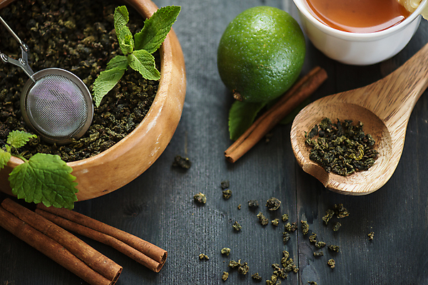 포토 JPG 해외이미지 잎 티타임 근접촬영 사람없음 찻잔 라임 나무숟가락 찻잎 시나몬스틱 차거름망 해외포토 식물 뷰포인트 과일 휴식 잔 차_음료 숟가락 시나몬 파일형식 이미지허브