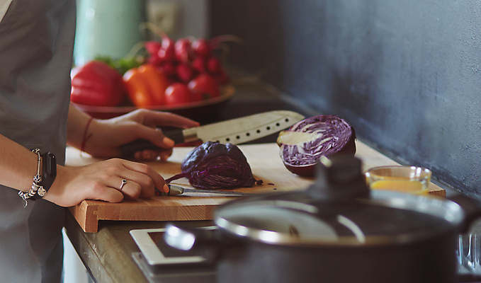 포토 JPG 해외이미지 백인 1 커플 외관 응시 행복 얼굴 음식 인터넷 비즈니스 주택 실내 요리 미소 사람 사람없음 쇼핑 컴퓨터 독서 뷰티 알약 주방 식사 앞치마 기쁨 방 잡기 네트워크 칼 자르기 책상 준비 전자 레시피 후추 패드 해외포토 서양인 시선 감정 가구 관계 모션 표정 내부 건물 신체부위 전자제품 약 향신료 파일형식 이미지허브