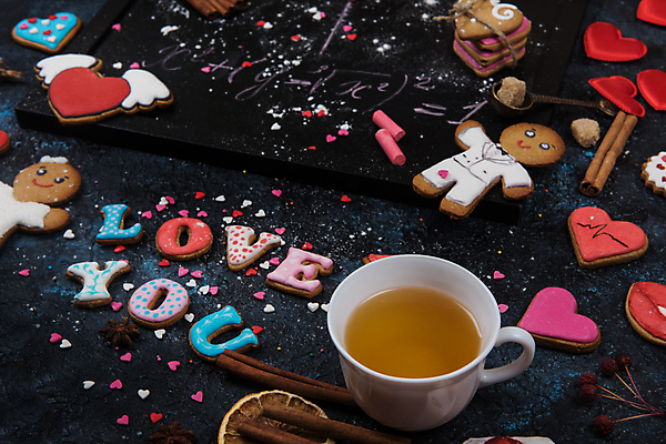 포토 JPG 해외이미지 검은배경 실내 사랑 사람없음 쿠키 하트 아이러브유 진저맨 진저쿠키 해외포토 모양 감정 백그라운드 디저트 내부 검은색 파일형식 이미지허브