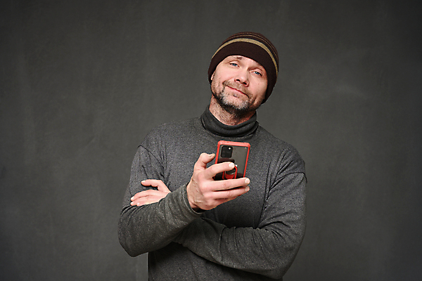 포토 JPG 해외이미지 백인 1 손 응시 남자 행복 안경 백그라운드 인터넷 텍스트 통신 모바일 노동자 수염 세포 말하기 대화 한명 미소 사람 스마트폰 핸드폰 타이핑 잡기 업무 메시지 전화기 스마트 긍정 고립 셀룰러 해외포토 서양인 직업 시선 잡화 감정 컨셉 모션 표정 신체부위 전자제품 스마트기기 작업 파일형식 이미지허브