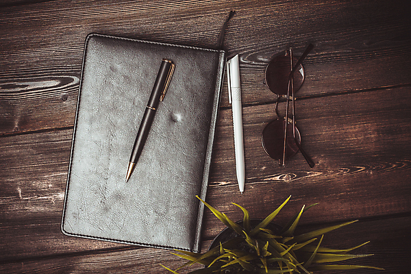 포토 JPG 해외이미지 디자인 종이 음료 백그라운드 컨셉 인터넷 비즈니스 탁자 아이디어 사람없음 목재 컵 가로 노트북 스마트폰 컴퓨터 사무실 연필 펜 우주 사무용품 쪽지 공책 공백 카페 머그컵 흰색 업무 작업 작업실 커피잔 책상 오브젝트 문서 페이지 말레이시아 공급 카피스페이스 해외포토 나무 식기 아시아 커피 컬러 가구 재료 문구용품 학용품 잔 전자제품 핸드폰 스마트기기 필기구 상점 파일형식 이미지허브