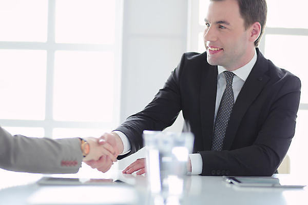 포토 JPG 해외이미지 백인 직업 라이프스타일 남자 행복 안경 백그라운드 인터넷 비즈니스 사업가 탁자 노동자 주택 아이디어 직장 한명 사람 앉기 성인 노트북 컴퓨터 사무실 공책 흰색 타이핑 업무 비즈니스맨 자신감 우아함 책상 경영자 바쁨 결제 경영 스타일 해외포토 서양인 1 잡화 감정 컬러 가구 컨셉 회사 모션 문구용품 건물 생활 전자제품 작업 직장인 리더 파일형식 이미지허브