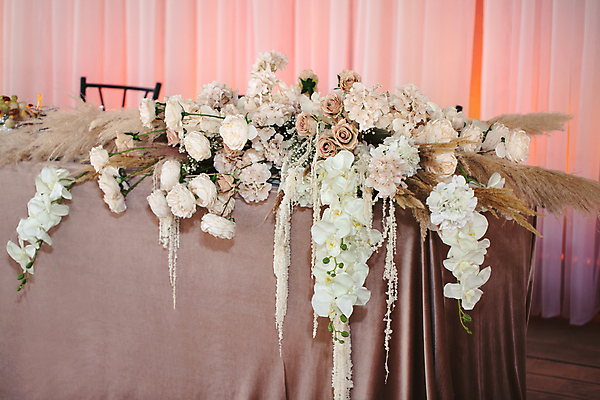 포토 JPG 해외이미지 디자인 꽃 꽃다발 결혼 탁자 결혼식 기념 이벤트 사람없음 장식 장미 파티 축하 해외포토 식물 가구 컨셉 파일형식 이미지허브