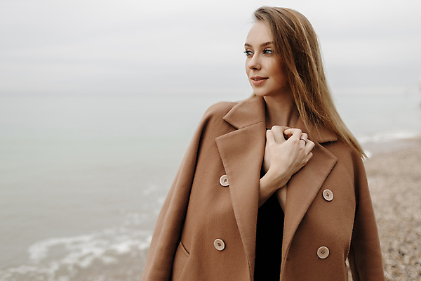 포토 JPG 해외이미지 백인 모델 1 라이프스타일 응시 공원 여자 행복 얼굴 백그라운드 자연 휴가 건강 한명 웃음 사람 성인 야외 태양 뷰티 유행 맑음 일몰 기쁨 자유 흰색 도시 내추럴 해외포토 자연요소 서양인 시선 공공시설 감정 컬러 컨셉 날씨 표정 생활 신체부위 노을 생태계 파일형식 이미지허브