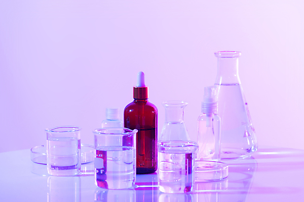 포토 JPG 해외이미지 실내 사람없음 화장품 비커 삼각플라스크 보라색배경 샬레 앰플 에스테틱 해외포토 백그라운드 실험기구 내부 뷰티 보라색 플라스크 파일형식 이미지허브