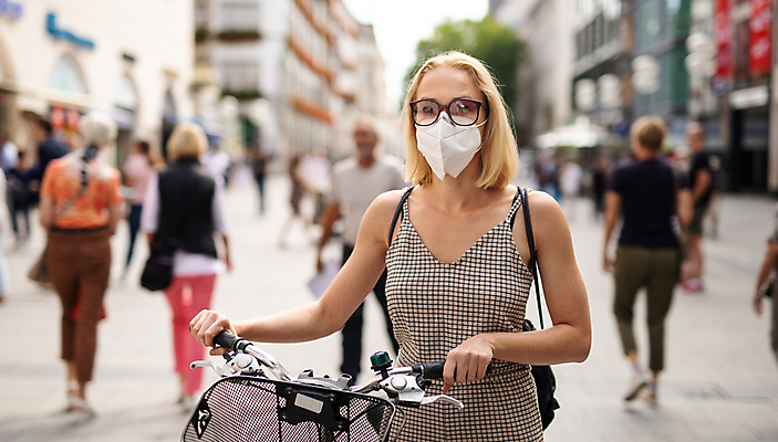 포토 JPG 해외이미지 백인 배낭 거리 건강 가면 마스크 한명 안전 사람 야외 선글라스 우주 자전거 고통 도시 호흡기관 바이러스 보호 질병 군중 승차 출퇴근 감염 타운 인플루엔자 전염병 증상 통근 해외포토 서양인 1 감정 안경 컨셉 가방 비즈니스 의학 모션 바이크 장기_의학 출근 파일형식 이미지허브