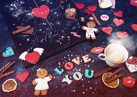 포토 JPG 해외이미지 검은배경 실내 사랑 사람없음 쿠키 하트 아이러브유 진저맨 진저쿠키 해외포토 모양 감정 백그라운드 디저트 내부 검은색 파일형식 이미지허브