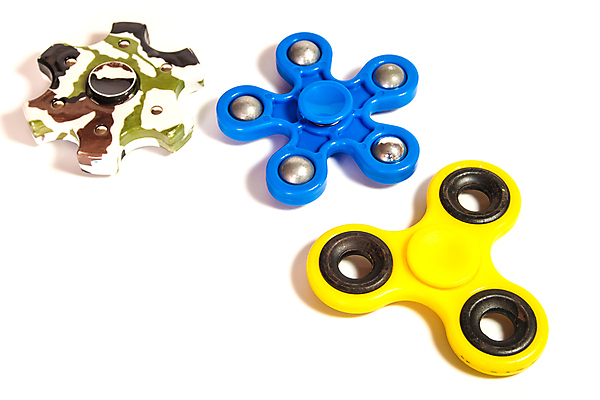 포토 JPG 해외이미지 손 어린이 백그라운드 놀이 휴식 스트레스 사람없음 초록색 파란색 장난감 노란색 게임 흰색 플라스틱 오브젝트 회전 롤러 고립 블러 인기 철강 해외포토 컬러 컨셉 재질 사람 신체부위 파일형식 이미지허브