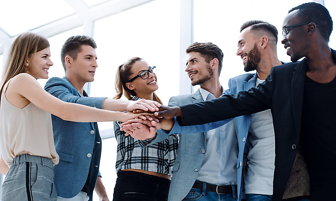 포토 JPG 해외이미지 직업 손 여자 남자 행복 컨셉 비즈니스 성공 협력 노동자 함께함 실내 관리 미소 사람 여러명 성인 사무실 쌓기 우정 비즈니스맨 비즈니스우먼 그룹 정상 연결 큼 동료 커뮤니티 다인종 흙더미 다민족 통일 많음 콜라보레이션 해외포토 감정 다수 관계 모션 표정 인종 내부 신체부위 친구 흙 직장인 크기 파일형식 더미 이미지허브