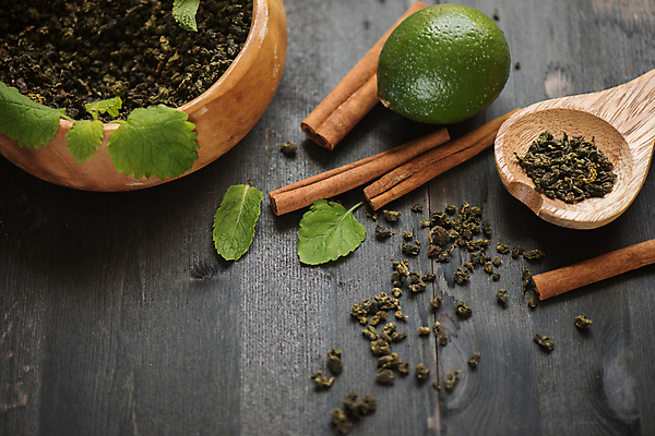 포토 JPG 해외이미지 그릇 잎 티타임 근접촬영 사람없음 라임 나무숟가락 찻잎 시나몬스틱 해외포토 식물 식기 뷰포인트 과일 휴식 차_음료 숟가락 시나몬 파일형식 이미지허브