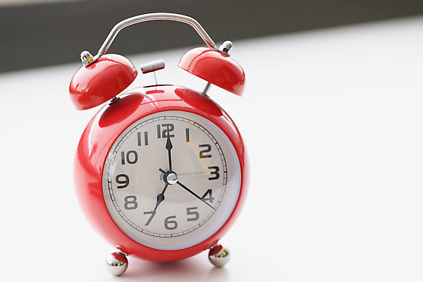 포토 JPG 해외이미지 모양 디자인 얼굴 시계 모션 표면 아침 화살 직장 실내 사람없음 빨간색 숫자 소리 방 수확 종 흰색 반지 시간 잠 업무 원형 손목시계 책상 묘사 서식 복고 낮잠 공포 부름 다이얼 타이머 지연 경영 규율 분 조언 카운트다운 해외포토 주간 도형 문자 컬러 가구 농업 회사 비즈니스 장신구 내부 신체부위 작업 파일형식 이미지허브