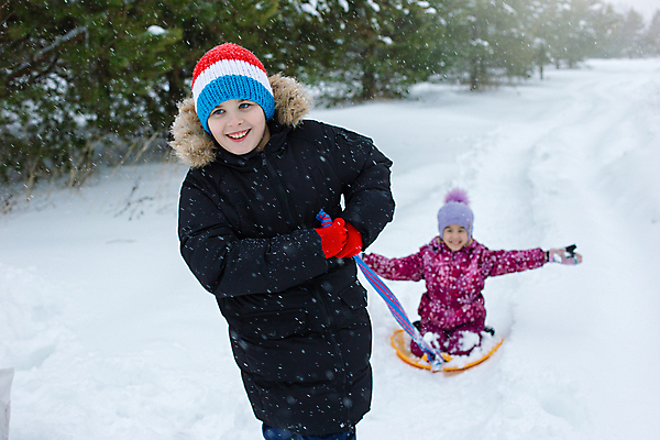 포토 JPG 해외이미지 모자 공원 유럽 어린이 겨울 가족 자연 놀이 함께함 미소 소년 사람없음 야외 장난감 냉동 얼음 힘 기쁨 장비 추위 게임 흰색 공구 당기기 승차 시원함 오솔길 플라스틱 오브젝트 서리 만들기 바둑 적재 프랑스어 엘리먼트 폭설 눈내림 해외포토 자연요소 문자 잡화 계절 공공시설 남자 감정 나라 길 컬러 컨셉 관계 모션 재질 눈_날씨 표정 사람 도구 자연재해 생태계 파일형식 이미지허브