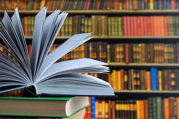 포토 JPG 해외이미지 학생 교육 종이 백그라운드 컨셉 텍스트 교실 학교 책장 선반 사람 사람없음 책 학습 스터디 쌓기 쪽지 방 정보 수확 덮개 오픈 역사 도서관 수집 읽기 책상 오브젝트 교과서 대학교 문서 기회 법 문학 페이지 사전 서점 고립 백과사전 옛날 출판 해외포토 가구 농업 모션 교재 상점 뚜껑 파일형식 이미지허브