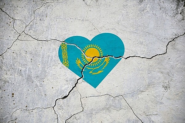 포토 JPG 해외이미지 디자인 배너 벽 백그라운드 컨셉 사랑 미술 사람없음 파란색 태양 하트 축하 깃발 틈 사회 균열 투표 선거 민주주의 위협 심볼 사인 질감 독수리 찢어짐 분열 다리찢기 애국심 종료 혁명 독립 옛날 위기 전국 정부 정치 카자흐스탄 항의 해외포토 자연요소 모양 감정 아시아 컬러 모션 조류 문화예술 공동체 파일형식 이미지허브