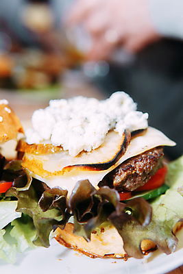 포토 JPG 해외이미지 접시 음식 백그라운드 토마토 채소 탁자 양파 치즈 패스트푸드 샌드위치 육류 사람없음 초록색 식당 식사 저녁식사 소고기 튀김 햄버거 신선 클래식 맛 그릴 상추 큼 먹기 속도 깨 점심식사 번 해로움 맛있는 해외포토 식기 빵 컬러 가구 컨셉 식재료 모션 주방용품 유제품 상점 조미료 인스턴트 크기 파일형식 이미지허브