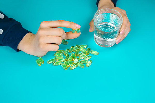 포토 JPG 해외이미지 백그라운드 컨셉 다이어트 건강 3 어류 사람없음 치료 알약 약 노란색 우주 흰색 닫기 기름 정상 약국 질감 간 부드러움 비타민 흘림 조제 보충 고립 돌봄 복용 약사 오메가 많음 해외포토 음식 컬러 의학 모션 수중동물 장기_의학 감각 만들기 영양소 파일형식 이미지허브