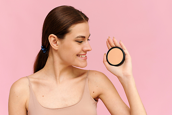 포토 JPG 해외이미지 백인 모델 손 여자 행복 얼굴 분홍색 백그라운드 건강 한명 미소 사람 성인 뷰티 유행 상점 화장품 흰색 잡기 화려 우아함 컨테이너 가루 볼터치 피부 스킨케어 내추럴 고립 돌봄 스타일 신청 해외포토 서양인 1 감정 산업 컬러 컨셉 모션 표정 신체부위 화장 파일형식 이미지허브