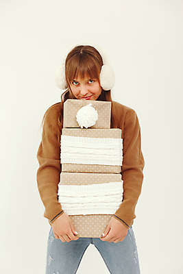 포토 JPG 해외이미지 백인 모델 1 여자 행복 유럽 얼굴 백그라운드 크리스마스 휴가 새로움 기념 갈색머리 실내 선물 한명 미소 사람 이벤트 성인 장식 파란색 상자 뷰티 파티 유행 축제 놀람 기쁨 흰색 축하 생일 연도 흥분 고립 해외포토 서양인 헤어스타일 기념일 감정 나라 컬러 컨셉 표정 내부 신체부위 파일형식 이미지허브