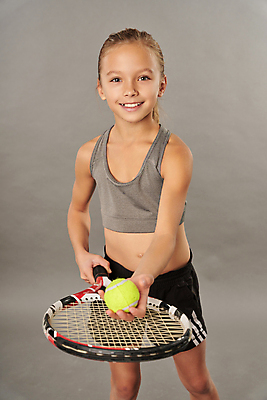 포토 JPG 해외이미지 백인 여자 행복 어린이 스포츠 백그라운드 공 놀이 실내 건강 한명 사람 경기 취미 세로 운동복 운동 귀여움 경쟁 회색 테니스 게임 라켓 테니스라켓 연습 긍정 고립 챔피언 토너먼트 플레이어 해외포토 서양인 1 옷 감정 스포츠용품 컬러 컨셉 내부 구기 파일형식 이미지허브