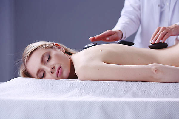 포토 JPG 해외이미지 백인 모델 1 라이프스타일 여자 꽃잎 행복 얼굴 백그라운드 신체 탁자 휴식 갈색머리 건강 한명 사람 옆모습 치료 뷰티 장미 상점 스파 흰색 마사지 기다림 고급 테라피 내추럴 거짓말 고립 돌봄 해외포토 서양인 헤어스타일 꽃 감정 뷰포인트 컬러 가구 컨셉 의학 모션 생활 신체부위 파일형식 이미지허브