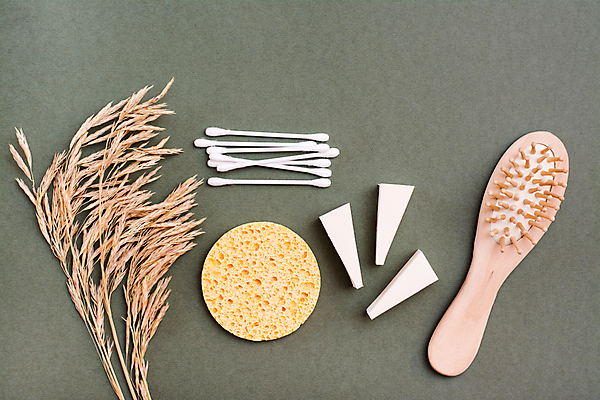 포토 JPG 해외이미지 얼굴 백그라운드 주택 건조 사람없음 초록색 뷰티 화장품 흰색 공구 머리빗 면 도움 상품 피부 순수 레이아웃 각도 귀 스펀지 돌봄 바디케어 셀프 플랫레이 카피스페이스 해외포토 컬러 컨셉 모션 건물 신체부위 공백 도구 미용용품 플랫 파일형식 이미지허브