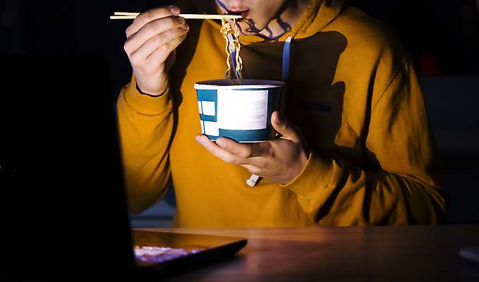 포토 JPG 해외이미지 백인 1 학생 접시 손 응시 남자 음식 백그라운드 태국 탁자 주택 한국 패스트푸드 실내 한명 동양인 노트북 컴퓨터 상자 노란색 검은색 식사 중국 어둠 방 면 업무 뜨거움 입 맛 수프 야간 영화관 먹기 배고픔 집중 손목시계 영화 매움 온라인 점심식사 프리랜서 해외포토 자연요소 서양인 직업 식기 시선 아시아 시계 컬러 가구 컨셉 장신구 모션 문화예술 사람 인종 내부 건물 신체부위 전자제품 작업 인스턴트 극장 파일형식 이미지허브