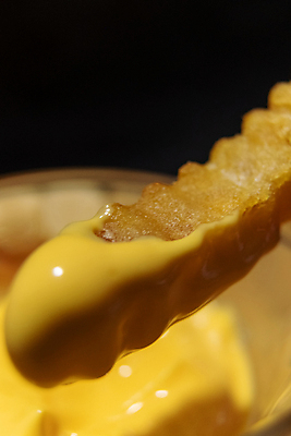 포토 JPG 해외이미지 음식 유리 감자 패스트푸드 요리 사람없음 노란색 튀김 감자튀김 신선 맛 정크푸드 오브젝트 질감 웨이브 소금 칼로리 점심식사 짠맛 해로움 맛있는 해외포토 컬러 컨셉 채소 재질 식사 인스턴트 파일형식 이미지허브