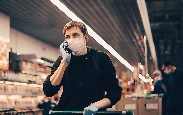포토 JPG 해외이미지 라이프스타일 남자 장갑 모바일 실내 가면 한명 서기 사람 스마트폰 핸드폰 쇼핑 상점 잡기 기다림 시장 바이러스 닫기 선택 보호 구매 위험 쇼핑몰 무선전화기 전화기 고객 서비스 감염 소매 온라인 슈퍼마켓 채팅 해외포토 1 잡화 컨셉 모션 내부 생활 전자제품 스마트기기 파일형식 이미지허브