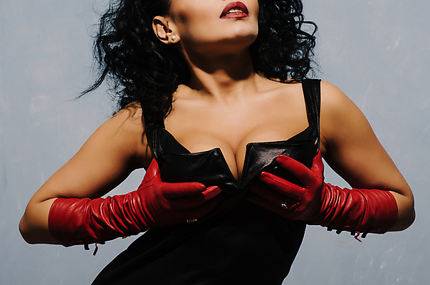 포토 JPG 해외이미지 백인 모델 1 손 여자 장갑 백그라운드 컨셉 신체 손가락 해부 갈색머리 건강 사람 20대 성인 사람없음 빨간색 빛 뷰티 숫자 반지 잡기 화려 질병 가죽 가슴 유혹 피부 입술 슛 내추럴 궤 도발 해외포토 서양인 문자 헤어스타일 잡화 컬러 장신구 의학 모션 청년 신체부위 파일형식 이미지허브