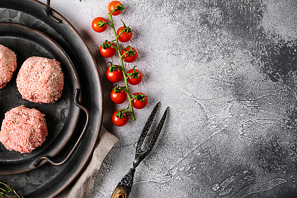 포토 JPG 해외이미지 식재료 방울토마토 생고기 사람없음 냄비 미트볼 날것 패티 고기포크 다진고기 해외포토 음식 포크 토마토 육류 솥 파일형식 이미지허브