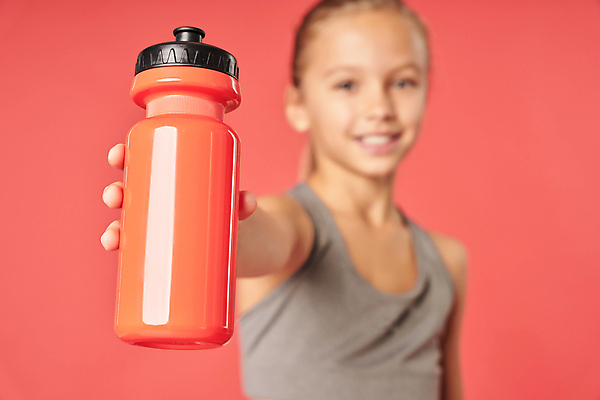 포토 JPG 해외이미지 백인 손 여자 음료 어린이 스포츠 백그라운드 실내 건강 한명 미소 빨간색 물 운동 에너지 신선 닫기 소프트포커스 수분 컨테이너 갈증 연습 상쾌 체육관 긍정 팔 비타민 고립 블러 해외포토 자연요소 서양인 1 감정 산업 컬러 컨셉 모션 촬영기법 표정 사람 내부 신체부위 영양소 파일형식 이미지허브