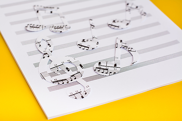 포토 JPG 해외이미지 모양 디자인 교육 종이 선 음악 백그라운드 컨셉 곡선 음표 노래 학교 사랑 미술 사람없음 책 노란색 쪽지 공책 화목 소리 공백 음악가 흰색 하트 오픈 클래식 자르기 심볼 묘사 사인 페이지 시트 오케스트라 교향곡 멜로디 뮤지컬 작곡가 스타일 카피스페이스 해외포토 직업 기호 감정 컬러 모션 문화예술 문구용품 악단 파일형식 이미지허브