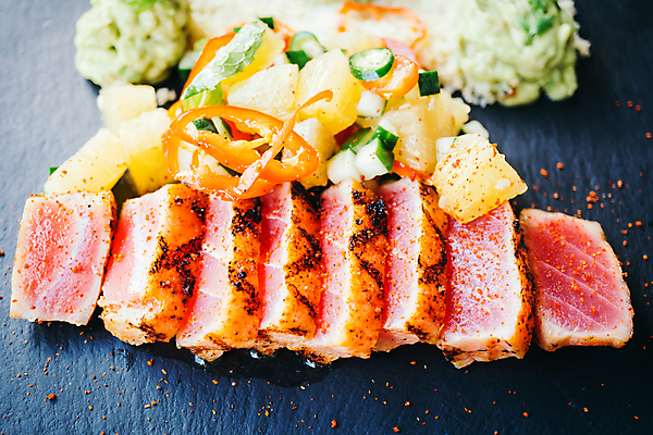 포토 JPG 해외이미지 접시 음식 다이어트 토마토 건강 어류 스테이크 동양인 사람없음 빨간색 식당 식사 저녁식사 샐러드 흰색 고급 그릴 굽기 참치 해산물 만족 해외포토 식기 감정 컬러 컨셉 채소 주방용품 서양음식 인종 상점 수중동물 구이 파일형식 이미지허브