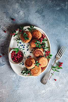 포토 JPG 해외이미지 전통 식기 접시 음식 조각 과일 부분 탁자 아침 디저트 치즈 건강 사람없음 목재 장식 우주 케이크 식사 저녁식사 튀김 시골 신선 뜨거움 거친 달콤 맛 아침식사 상품 정상 잼 굽기 먹기 메뉴 블루베리 브런치 부드러움 팬케이크 점심식사 러시아인 옛날 페스츄리 핸드메이드 해외포토 주간 서양인 나무 빵 가구 컨셉 재료 모션 유제품 감각 소스_음식 구이 파일형식 이미지허브