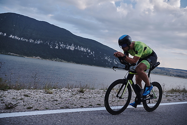 포토 JPG 해외이미지 주간 전신 남자 하늘 산 한명 성인 야외 옆모습 강 자전거 승차 사이클선수 사이클링 라이딩 성인남자한명만 해외포토 자연요소 1 뷰포인트 모션 운동선수 사람 바이크 육상스포츠 남자한명만 성인남자만 파일형식 이미지허브