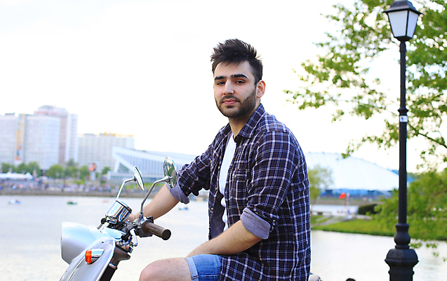 포토 JPG 해외이미지 백인 1 라이프스타일 남자 유럽 도로 여행 교통시설 거리 한명 사람 성인 야외 세로 운동 햇빛 유행 우주 이탈리아 운전 자유 스쿠터 오토바이 수확 도시 바퀴 승차 싱글 복고 타운 모터 옛날 해외포토 서양인 나라 길 교통 컨셉 농업 모션 건강 생활 태양 바이크 시설 파일형식 이미지허브