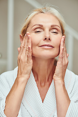 포토 JPG 해외이미지 모델 웰빙 여자 행복 얼굴 컨셉 신체 휴식 건강 한명 미소 치료 뷰티 상점 스파 욕실 흰색 신선 마사지 주름 중앙 상품 피부 피부관리 유기농 휴양지 테라피 내추럴 순서 돌봄 완벽 위생관리 해외포토 1 감정 컬러 의학 모션 표정 관리 사람 신체부위 장소 파일형식 이미지허브