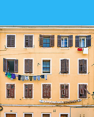 포토 JPG 해외이미지 전통 외관 옷 유럽 벽 여행 건축양식 창문 하늘 휴가 거리 아파트 주택 사람없음 야외 건물 여름 파란색 컬러풀 이탈리아 수확 도시 중세 역사 빨래 빨랫줄 가난 지중해 묘사 복고 콘도 타운 크로아티아 그런지 빈민가 옛날 많음 카피스페이스 해외포토 건축물 계절 건축 나라 줄 바다 컬러 컨셉 가사 농업 숙소 공백 파일형식 이미지허브
