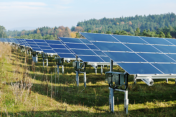포토 JPG 해외이미지 주간 하늘 산 잔디 사람없음 야외 태양에너지 집열판 해외포토 자연요소 식물 그린에너지 파일형식 이미지허브