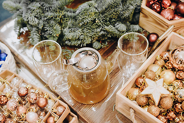 포토 JPG 해외이미지 나무 식물 전통 디자인 계절 크리스마스 겨울 장신구 공 유리 탁자 휴가 새로움 프레임 사람없음 목재 장식 초록색 산타클로스 축제 화환 나뭇가지 축하 소나무 배열 심볼 상록수 전나무 원뿔 DIY 내추럴 시나몬 핸드메이드 가문비나무 해외포토 도형 기념일 꽃 컬러 가구 컨셉 재료 재질 취미 파일형식 이미지허브