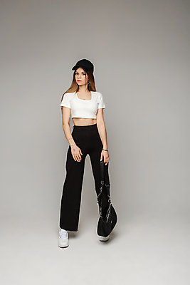 포토 JPG 해외이미지 백인 모델 직업 라이프스타일 디자인 응시 옷 여자 행복 유럽 얼굴 포즈 백그라운드 성공 건강 한명 사람 뷰티 유행 상점 흰색 화려 우아함 가득함 피부 내추럴 고립 캡모자 스타일 해외포토 서양인 모자_잡화 1 시선 감정 나라 컬러 컨셉 생활 신체부위 파일형식 이미지허브