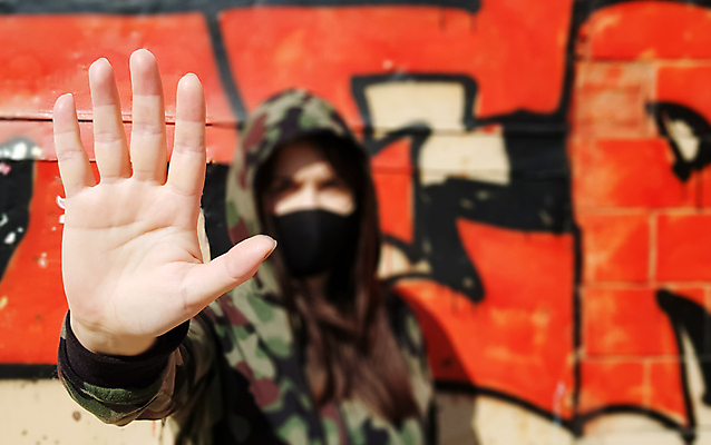 포토 JPG 해외이미지 학생 손 여자 감정 얼굴 건강 가면 한명 안전 사람 건강관리 고통 금지 도시 수비 오염 바이러스 보호 질병 위험 사인 예방 싸움 감염 쇼 전염 반대 일반 그만 부정적 인플루엔자 전염병 증상 해외포토 1 컨셉 의학 모션 관리 신체부위 파일형식 이미지허브