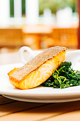 포토 JPG 해외이미지 접시 음식 조각 백그라운드 다이어트 건강 어류 스테이크 요리 사람없음 검은색 식사 저녁식사 튀김 그릴 레몬 허브 해산물 준비 연어 후추 점심식사 맛있는 해외포토 식물 식기 컬러 과일 주방용품 서양음식 수중동물 향신료 파일형식 이미지허브