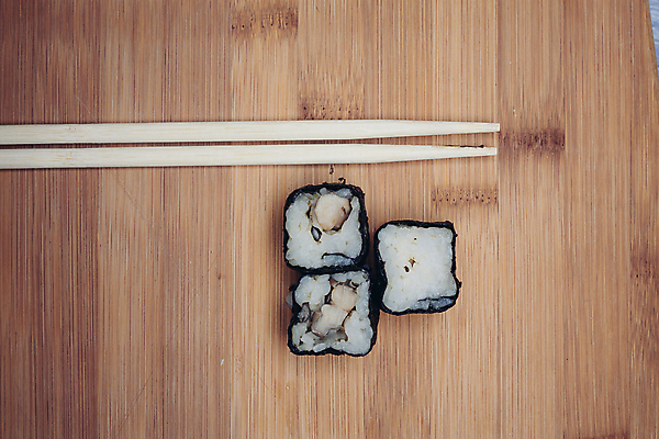 포토 JPG 해외이미지 젓가락 사람없음 하이앵글 롤스시 일본음식 해외포토 음식 뷰포인트 수저 초밥 파일형식 이미지허브