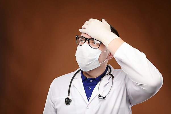 포토 JPG 해외이미지 백인 모델 직업 1 손 여자 감정 얼굴 유니폼 청진기 건강 병원 피곤 손바닥 한명 사람 성인 약 간호사 의사 이마 혼란 해외포토 서양인 옷 컨셉 의학 의료기기 신체부위 의료진 파일형식 이미지허브