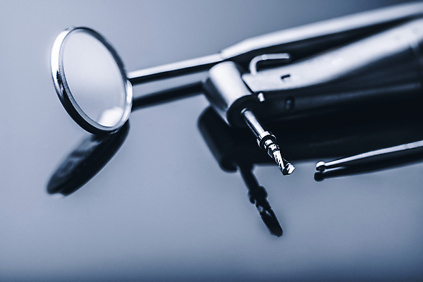 포토 JPG 해외이미지 직업 유리 표면 검은배경 건강 치과 병원 손잡이 이벤트 사람없음 치료 세트 약 반사 금속 거울 장비 시험 기구 공구 입 선택 치아 오브젝트 치과의사 각도 외과 고립 위생관리 철강 해외포토 교육 백그라운드 컨셉 의학 재질 관리 신체부위 검은색 의사 도구 소화기관 파일형식 이미지허브