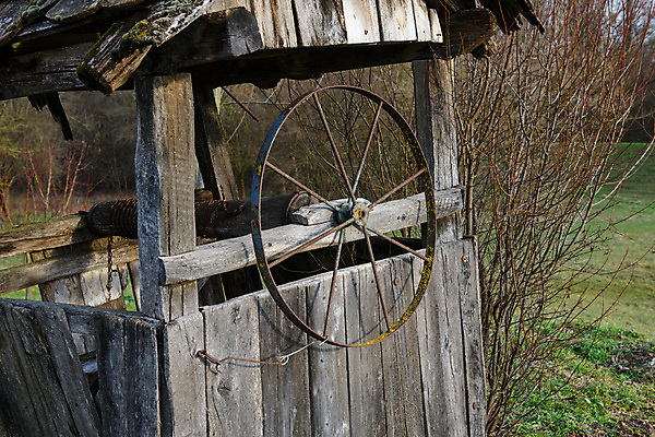 포토 JPG 해외이미지 나무 공원 여행 백그라운드 밭 농업 건축양식 자연 지붕 안전 사람없음 야외 목재 초록색 울타리 농장 마을 금속 수확 골동품 시골 바퀴 원형 역사 양동이 부식 심플 옛날 해외포토 도형 식물 공공시설 건축 산업 컬러 재료 재질 담장 생태계 파일형식 이미지허브